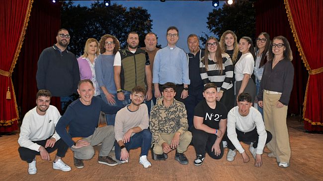 a-ciavolo-nasce-il-gruppo-teatrale-parrocchiale-maria-ss-della-cava-sabato-16-maggio-debutta-u-cori-un-si-cumanna