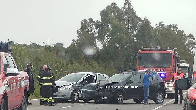 Scontro tra due auto sulla SS 115 Menfi- Castelvetrano, ferita una donna 
