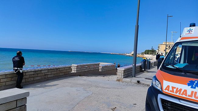 Mazara, corpo di un uomo privo di vita in mare davanti la spiaggia di San Vito