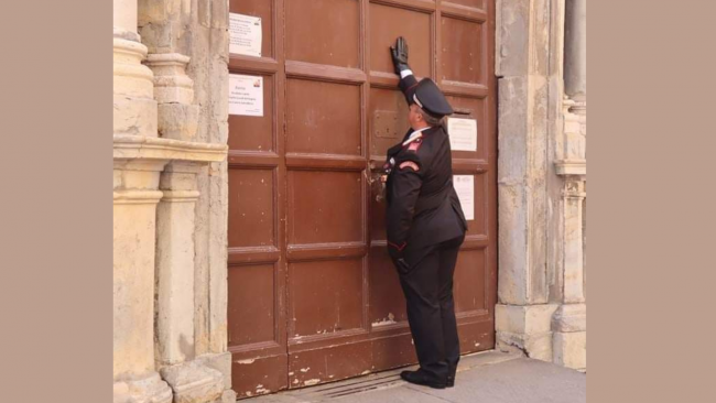 I misteri di Trapani: il Comandate della stazione Carabinieri, come da rito, avvia la tradizionale processione