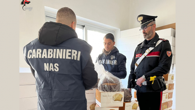 I Carabinieri del NAS Palermo sequestrano migliaia di panettoni scaduti e commercializzati con etichetta contraffatta