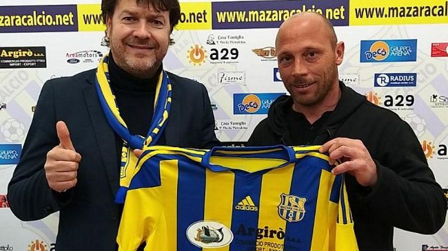 Consiglio comunale, mozione del gruppo VIA per aiuto economico al Mazara Calcio che nel frattempo ha acquistato l’esperto terzino Parisi