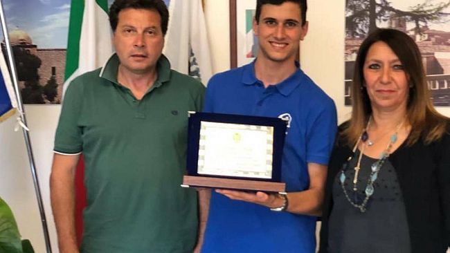 Erice, l’Amministrazione consegna una targa a Balduccio Ferlito, giovane a difesa degli animali