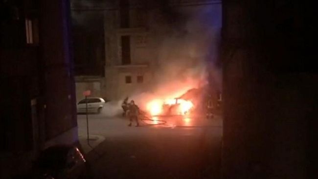 Trapani, bruciata un’automobile in via Archi