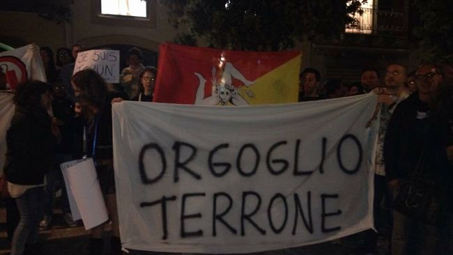 Individuata e denunciata la ragazza che martedì sera diede calci all’auto del leghista Salvini