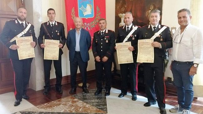 Il sindaco Alberto di Girolamo ha conferito 4 attestati di benemerenza ad altrettanti carabinieri