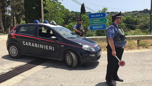 Salemi, picchia la fidanzata ed i familiari: arrestato dai Carabinieri