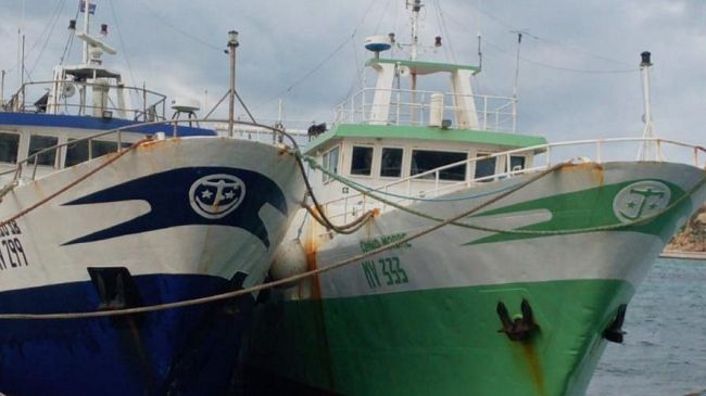 Mazara, pescherecci all’ancora per il maltempo, tre bloccati a Lampedusa. “Chi riuscirà a pagare i tributi?”