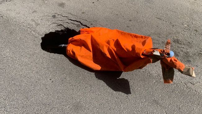 Trapani, profonda buca in via Cavour: problemi anche alla condotta fognaria