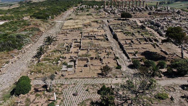 Lavori di discerbatura a Selinunte fanno tornare visibili monumenti scomparsi