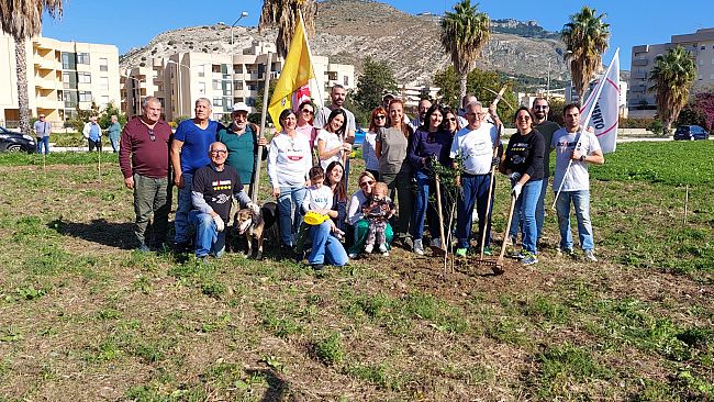 Messi a dimora un centinaio di alberi e arbusti grazie alla campagna del M5S “Alberi per il futuro”