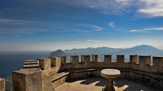 Erice appellata Excelsa Civitas da Federico II e Carlo V