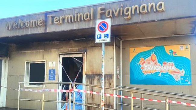 Favignana: incendio domato al molo San Leonardo, inagibile la sala d’attesa del Terminal