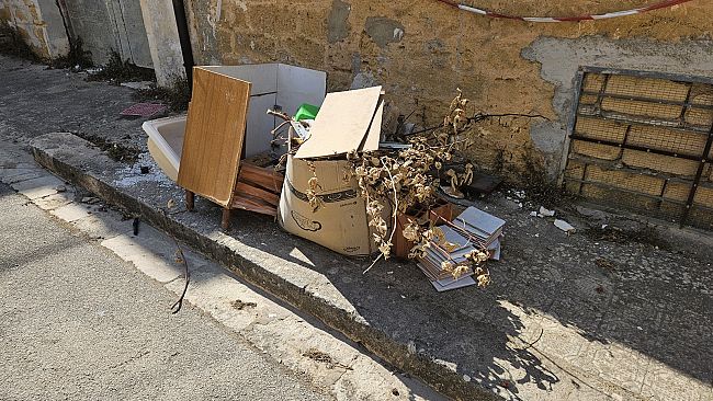 Partanna, cittadino segnala inciviltà e degrado nel centro storico