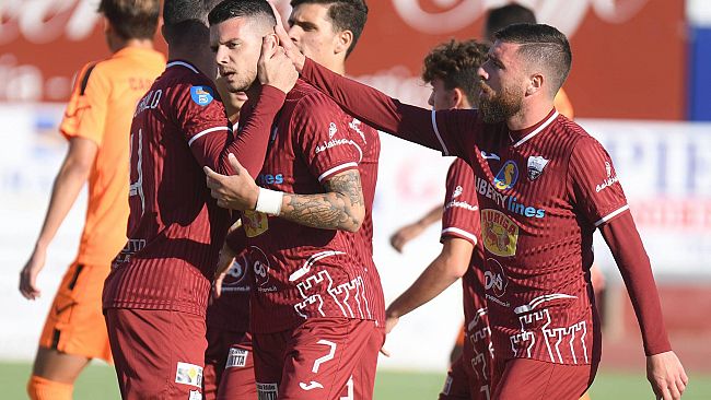 Il Trapani passa il turno di coppa ma i tifosi contestano squadra e società 