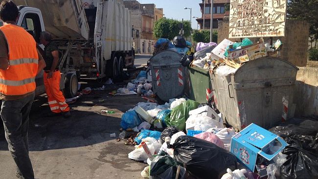 Raccolta rifiuti, sindaco Cristaldi: “le nostre rimostranze sono piu’ che giustificate”