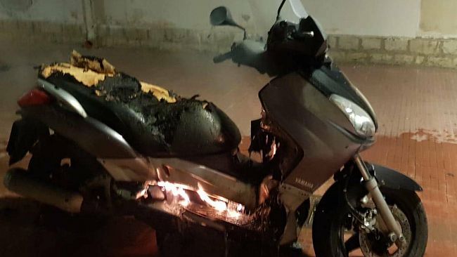 Trapani, atto intimidatorio a Giovanni Parisi. Incendiato lo scooter