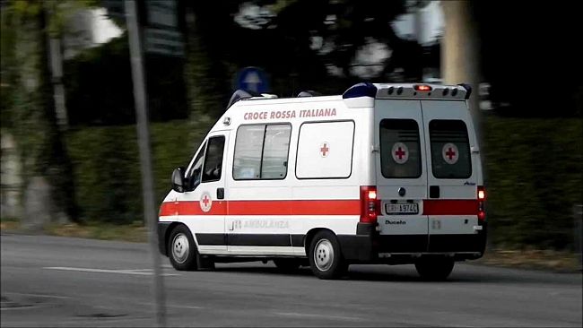 Grave incidente sul lavoro per una giovane donna