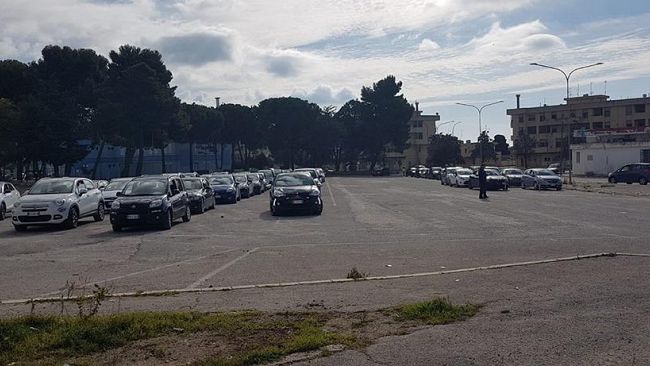 Partanna, auto in colonna per lo screening