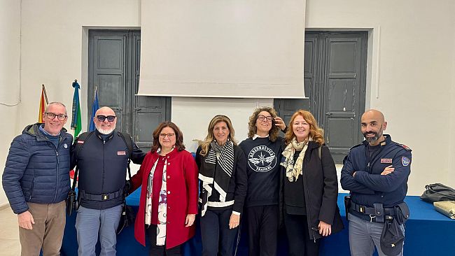 Trapani, bullismo e cyberbullismo: gli studenti del “Da Vinci-Torre” incontrano la Polizia Postale