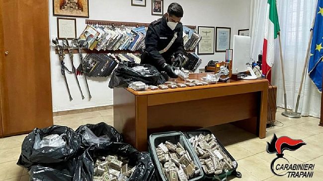 Pantelleria: arriva il carcere per i due trovati con 138 kg di hashish