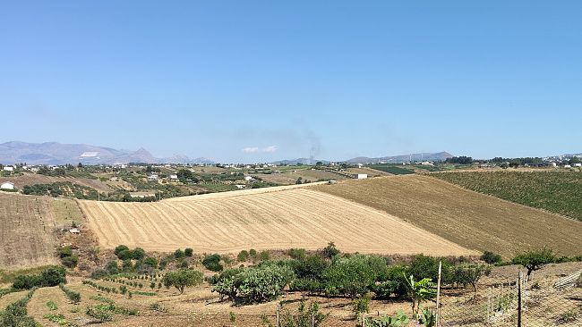ore-di-incendi-nel-trapanese-e-palermitano-canadair-in-azione-tra-alcamo-e-partinico