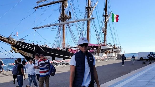 Un velista della Lega Navale Italiana di Trapani a bordo di nave Palinuro