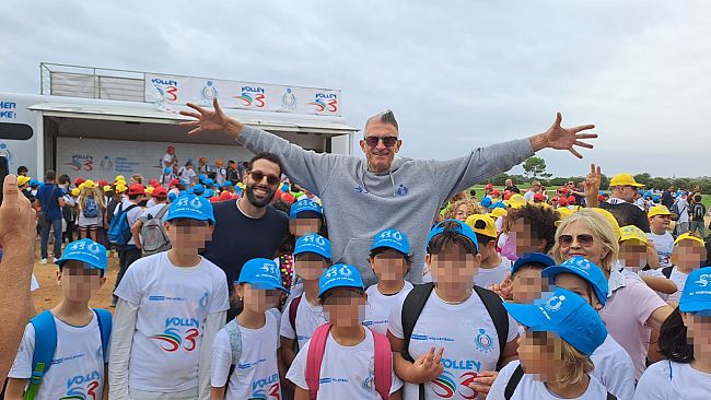 ​Gli alunni dell’istituto Lombardo Radice- Pappalardo presenti alla tappa del circuito 2024 di volley s3