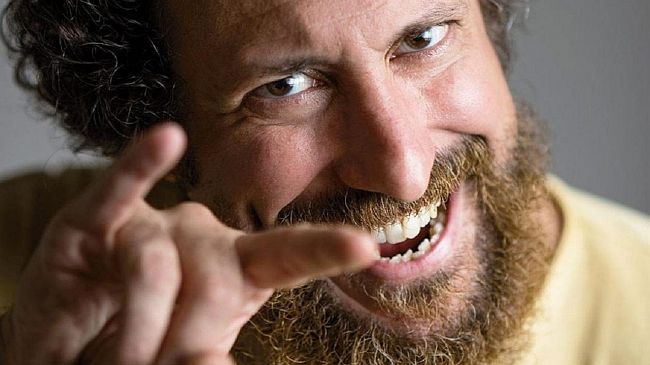 Questa sera a Marinella l'attore e cuntista  Salvo Piparo