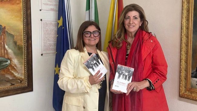 Trapani, l'ANPI dona il volume “Noi Partigiani” alla biblioteca dell'Istituto “Da Vinci-Torre”
