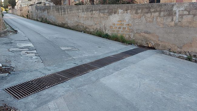 Valderice, apposta una nuova griglia stradale in via Enrico Toti