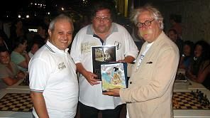 Scacchi, grande partecipazione di pubblico alla simultanea del russo Igor Naumkin