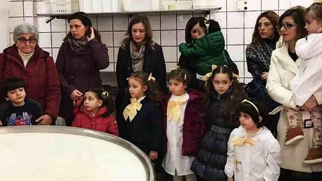 Mazara, i bambini del Sacro Cuore imparano la produzione dei formaggi