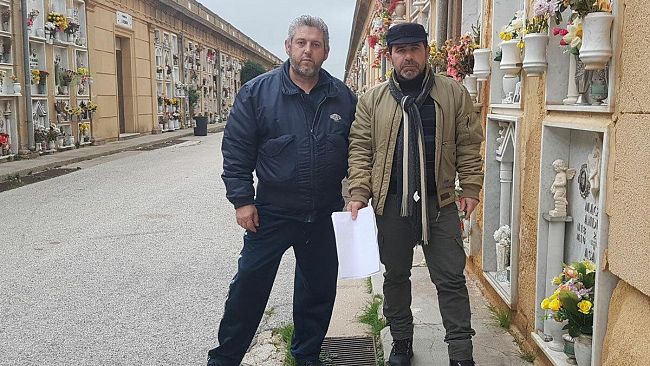 VIDEO – Cittadino si offre volontario per lavori al Cimitero. Dal Comune finora silenzio