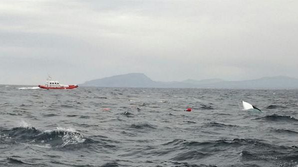 Barca affonda tra Marsala e Favignana, la Guardia Costiera salva due diportisti