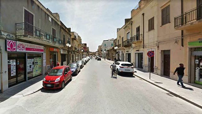 Mazara, C/so Vittorio Veneto:  “anomalie” e “furbate” nella sosta regolamentata. Disagi per i cittadini