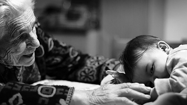 Ultime della sera: “Prima i vecchi e i bambini”