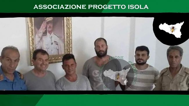 A.P.I.: “foto dei marinai mazaresi sequestrati in Libia. Stanno bene”