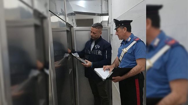 Controlli dei Carabinieri del Nas in tutta la provincia: sequestrati 52.600 kg di aglio rosso e chiusa una palestra