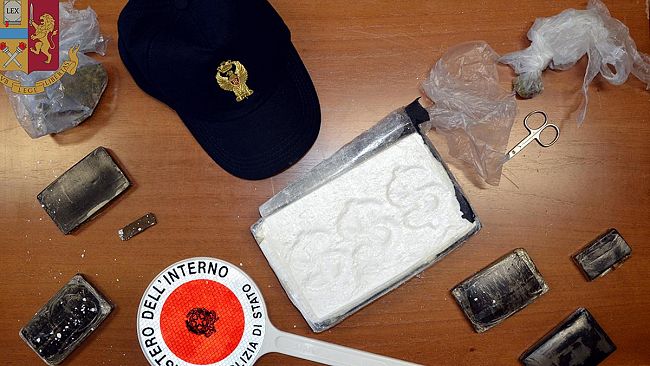Arrestato mazarese di 24 anni, nel quartiere “Mazara due” per detenzione illegale a fini di spaccio di 1 kg di cocaina, quasi mezzo chilo di hascisc e marijuana
