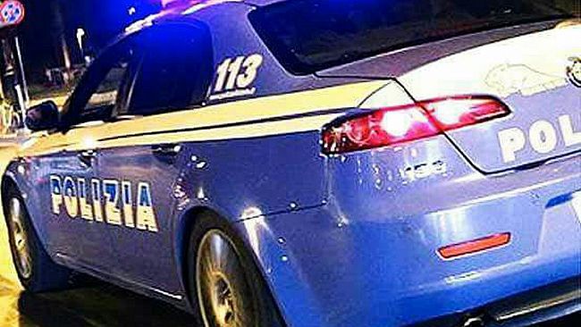 Trapani, anziana picchiata e minacciata. La Polizia arresta due badanti