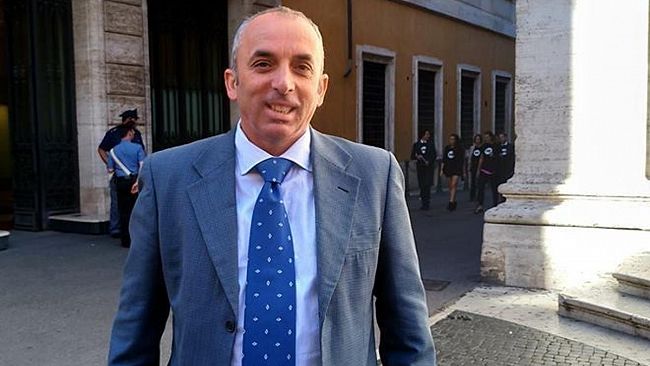 Pantelleria, iniziata la discerbatura delle strade