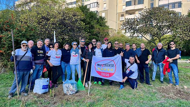 Alberi per il futuro, ieri a Trapani l’iniziativa del M5S. Messi a dimora pini marittimi, lecci, roverelle