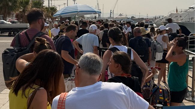 ​Trapani, disagi all’imbarco per Favignana: “Passeggeri lasciati più di un’ora sotto il sole”