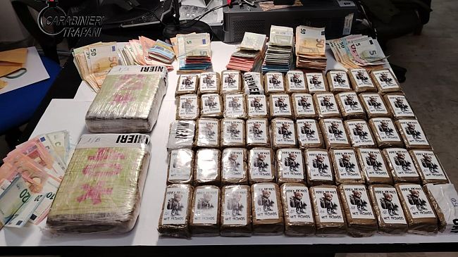 In auto con 2 kg di cocaina e 5 kg di hashish, fermati dai Carabinieri