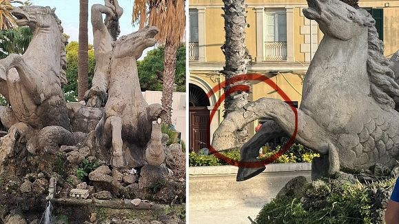​Trapani, danneggiata la Fontana del Tritone: uno dei cavalli perde una zampa
