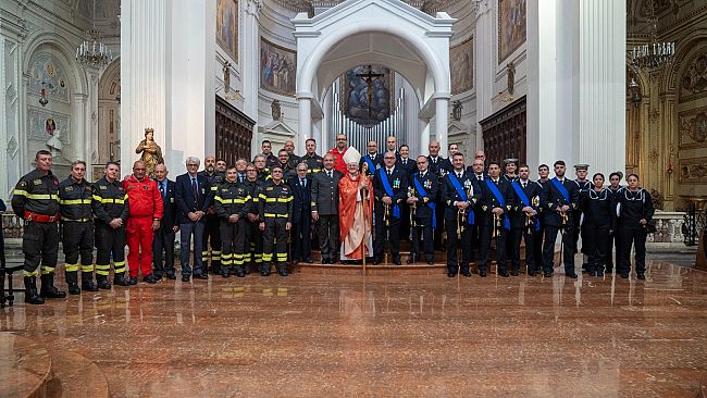 I Vigili del fuoco e la Capitaneria di porto festeggiano la patrona “Santa Barbara