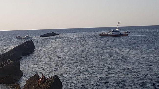 Guardia Costiera salva 15 persone in difficoltà in mare