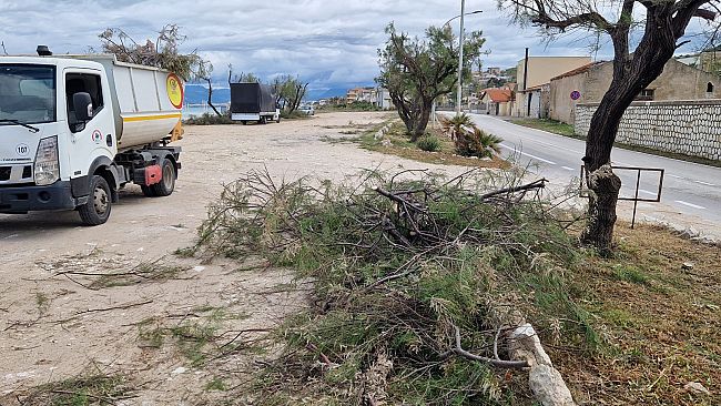 Al via gli interventi di scerbamento ad Alcamo Marina, lungo tutta la SS. 187  