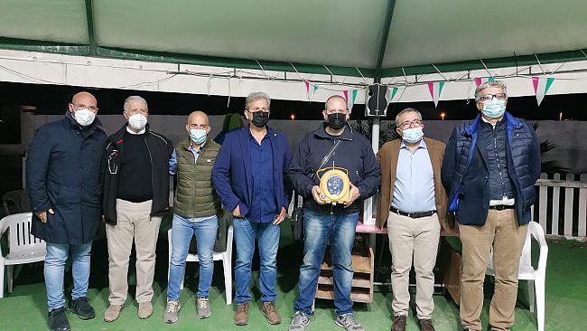 La famiglia Salvo dona defibrillatore all'ASD Aurora Calcio